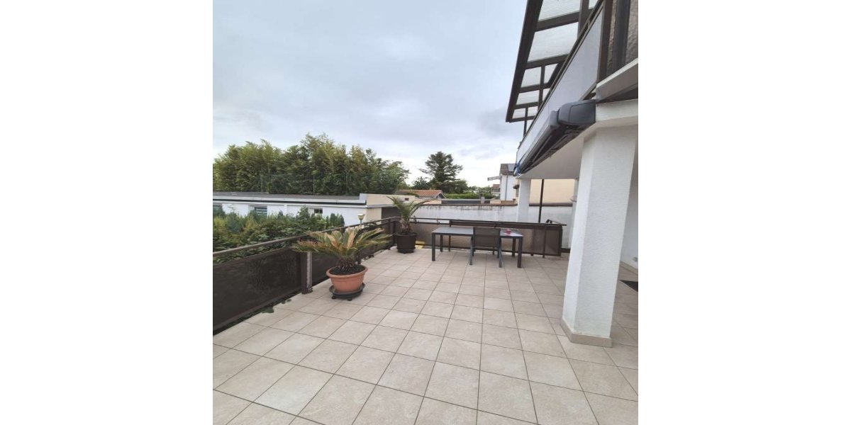 Terrasse mit Eingangsbereich