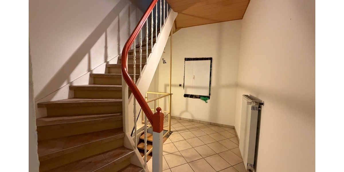 Flur mit Treppe